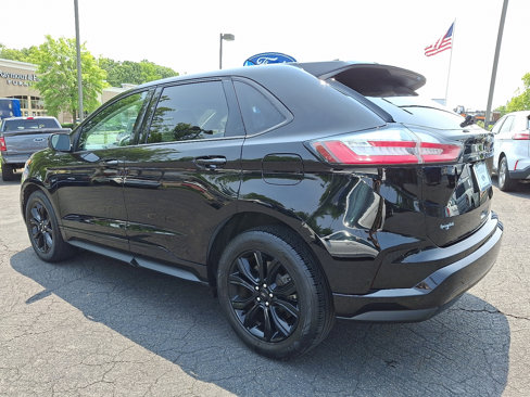 Used 2022 Ford Edge SE w/ Black Appearance Package image 4