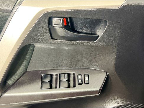 Used 2018 Toyota RAV4 LE image 16