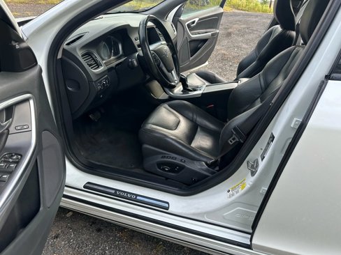 Used 2016 Volvo V60 T5 Cross Country image 31