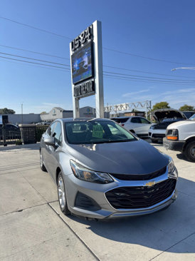 Used 2019 Chevrolet Cruze LT w/ Convenience Package image 1