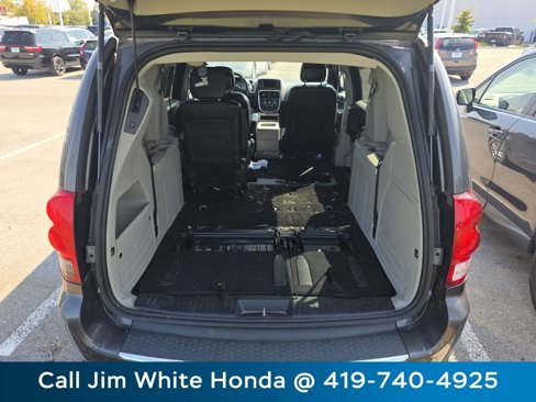 Used 2018 Dodge Grand Caravan SXT image 12