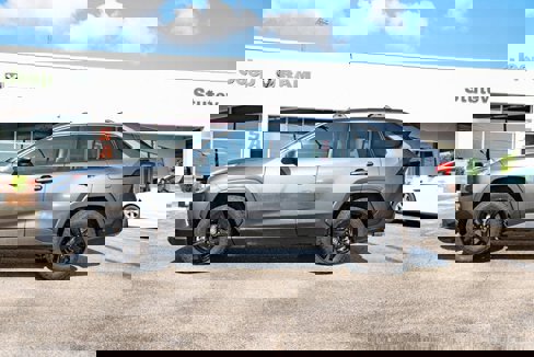 Used 2021 Toyota RAV4 XLE image 2