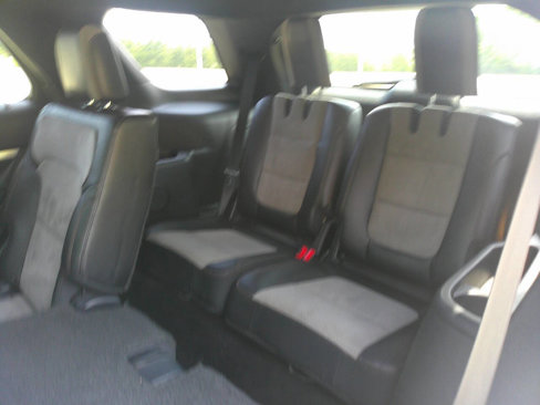 Used 2017 Ford Explorer XLT w/ XLT Appearance Package image 15