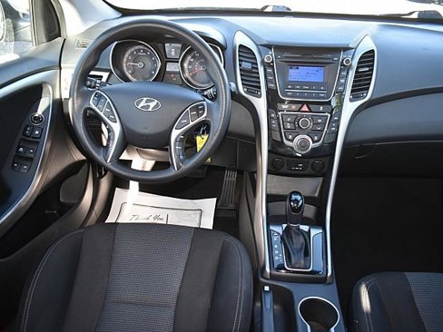 Used 2017 Hyundai Elantra GT image 15