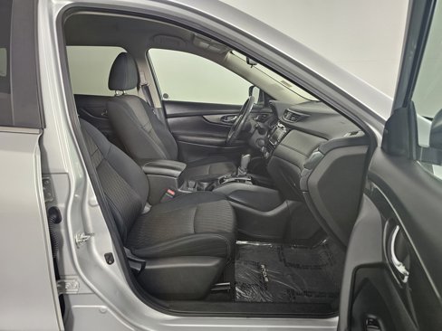 Used 2018 Nissan Rogue SV image 12