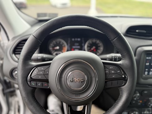Used 2018 Jeep Renegade Altitude image 23