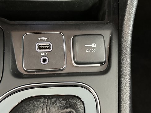 Used 2019 Jeep Cherokee Limited image 24