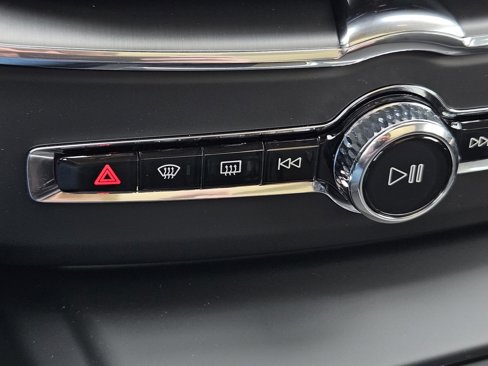 New 2025 Volvo XC60 B5 Core w/ Protection Package Premier image 37