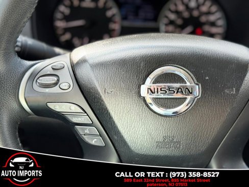 Used 2017 Nissan Pathfinder SV image 27