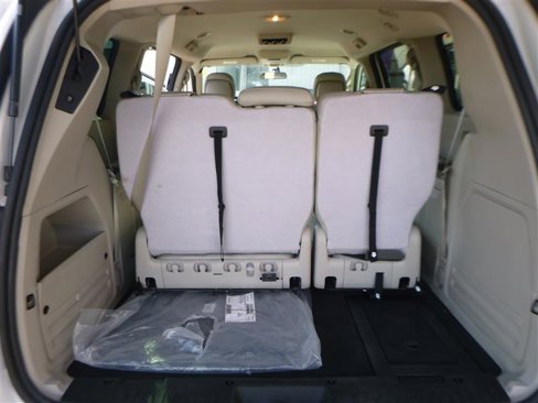 Used 2014 Dodge Grand Caravan SXT w/ Rear Park Assist Package image 23