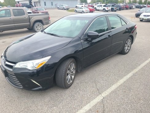 Used 2017 Toyota Camry XLE image 2
