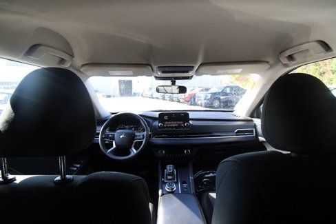 Used 2022 Mitsubishi Outlander ES image 16