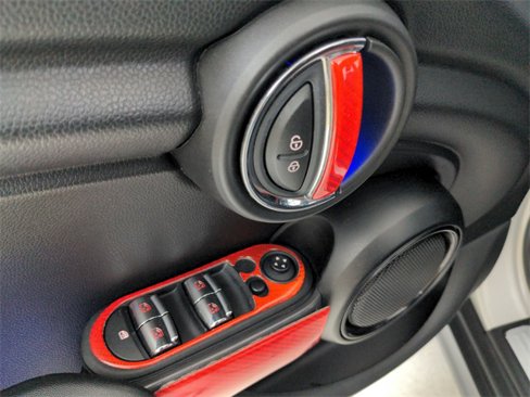 Used 2020 MINI Cooper 4-Door Hardtop w/ Storage Package image 34