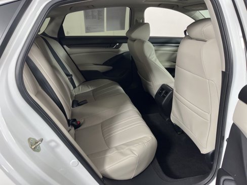 Certified 2018 Honda Accord Touring image 9