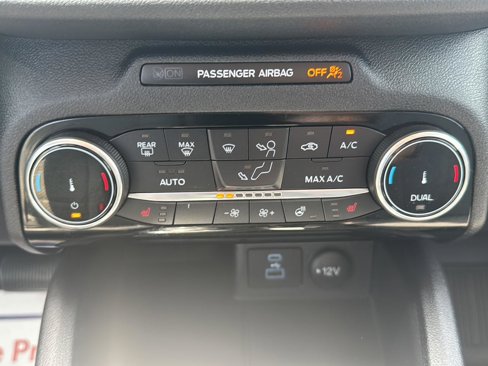 Used 2022 Ford Escape SE w/ SE Sport Appearance Package image 15