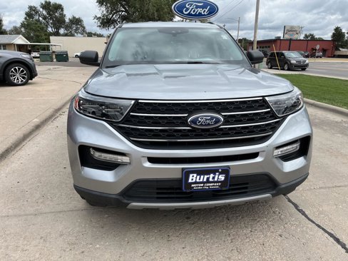 Used 2022 Ford Explorer XLT w/ Equipment Group 202A image 3