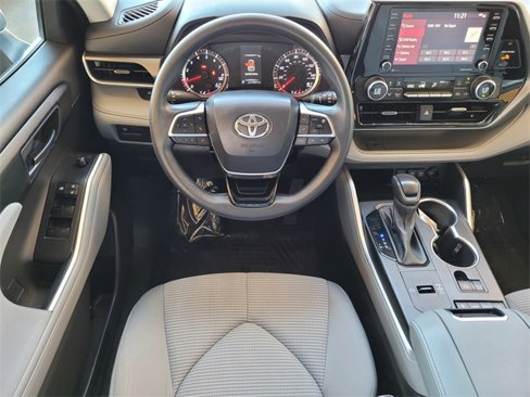 Used 2021 Toyota Highlander L image 19