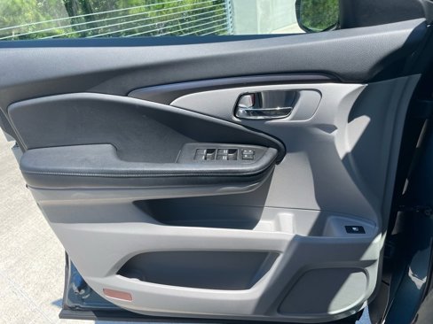 Used 2017 Honda Pilot LX image 11