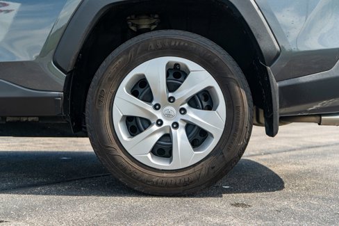 Used 2019 Toyota RAV4 LE image 9