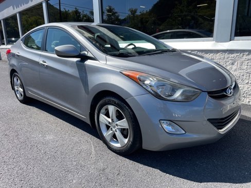 Used 2013 Hyundai Elantra GLS w/ Preferred Pkg image 2