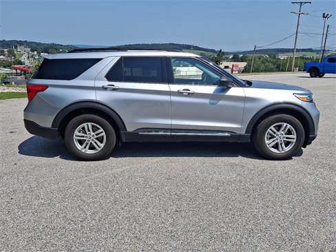 Used 2023 Ford Explorer XLT w/ Equipment Group 202A image 11