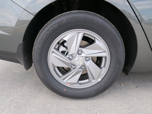 New 2025 Hyundai Elantra SE image 11
