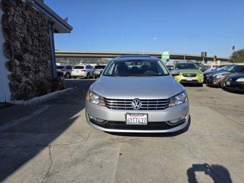 Used 2013 Volkswagen Passat 2.5 SEL Premium image 2