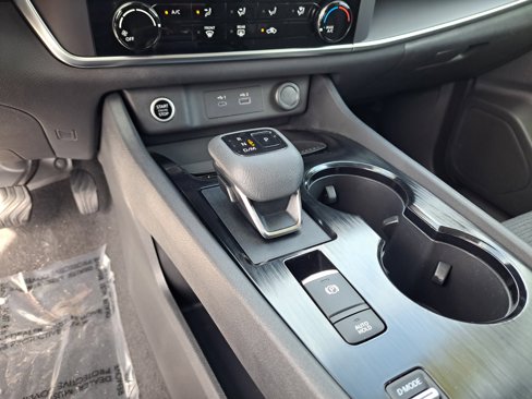 Used 2022 Nissan Rogue S image 15