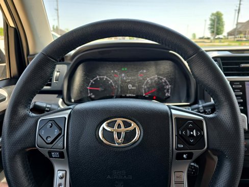 Used 2022 Toyota 4Runner SR5 image 29