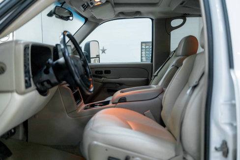 Used 2006 GMC Yukon XL 2500 SLT w/ SLT Preferred Equipment Group image 46