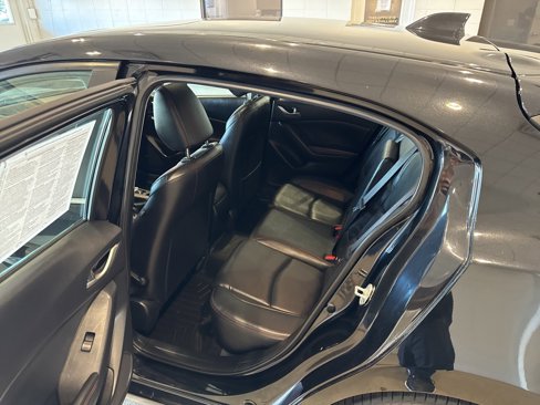 Used 2016 MAZDA MAZDA3 i Grand Touring image 18