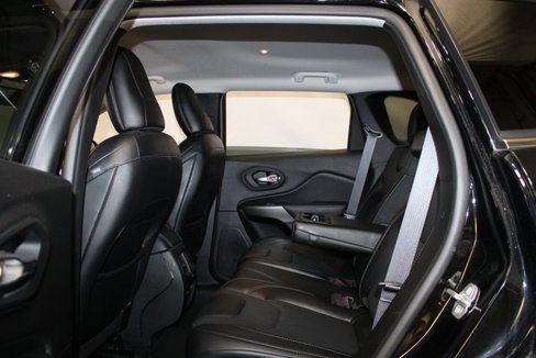 Used 2019 Jeep Cherokee Limited image 8