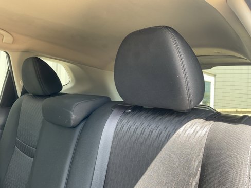 Used 2017 Nissan Rogue SV image 16