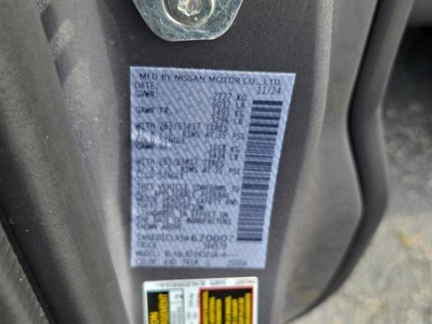 Used 2025 Nissan Frontier SV image 7