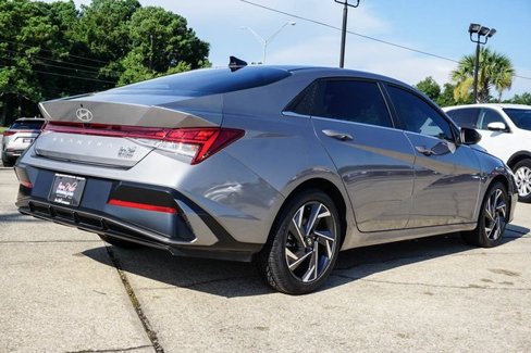 Used 2024 Hyundai Elantra SEL w/ Convenience Package image 4