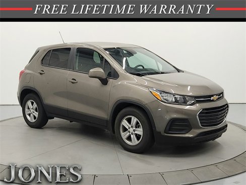 Used 2022 Chevrolet Trax LS w/ Tint and Cruise Package image 1