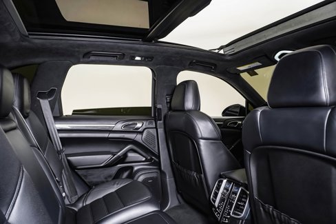 Used 2016 Porsche Cayenne Turbo S image 16