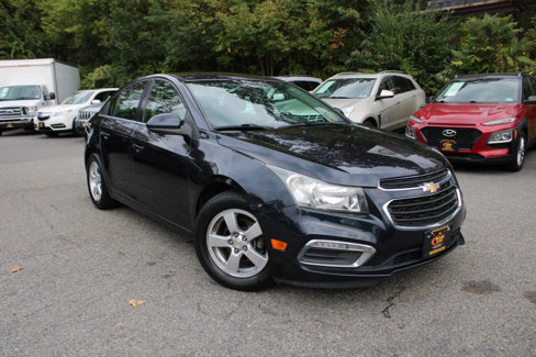 Used 2015 Chevrolet Cruze LT w/ Technology Package image 4