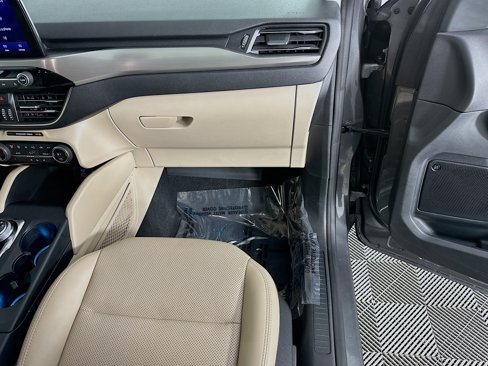 Used 2021 Ford Escape Titanium image 33