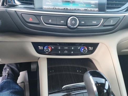 Used 2018 Buick Regal Essence w/ Driver Confidence Package #1 image 8
