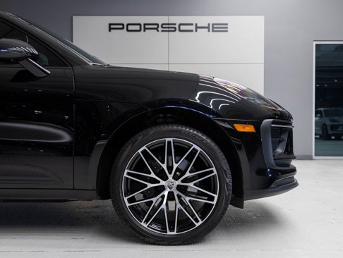 Certified 2024 Porsche Macan image 11