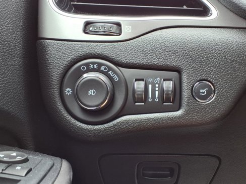 Used 2021 Jeep Cherokee Limited image 20