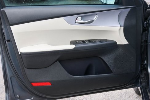Used 2022 Kia Forte LXS image 9