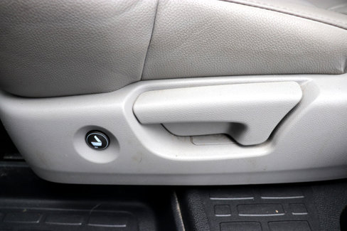 Used 2016 Honda Pilot Touring image 32