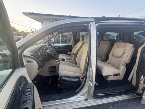 Used 2014 Dodge Grand Caravan SXT image 13