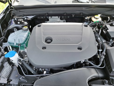 New 2025 Volvo XC40 B5 Plus w/ Protection Package Premier image 9