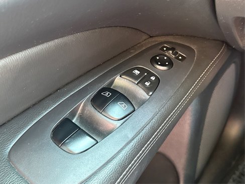 Used 2019 Nissan Pathfinder SV image 34