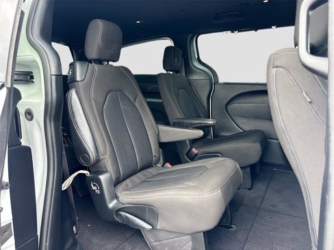 Used 2021 Chrysler Pacifica Touring w/ S Appearance Package image 30