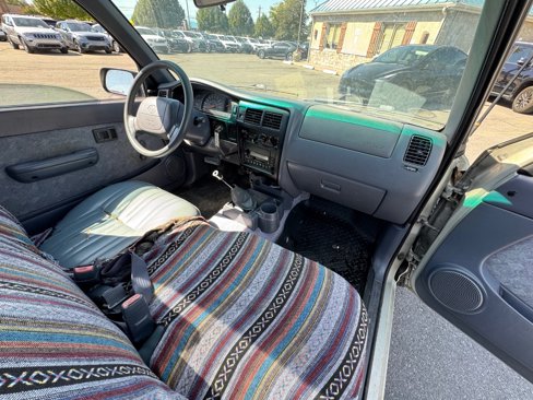 Used 2000 Toyota Tacoma 2WD Regular Cab image 9