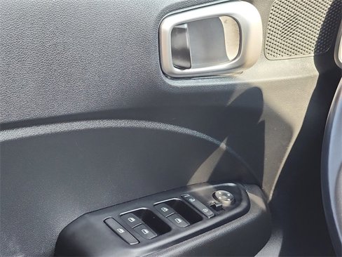 Certified 2023 Hyundai Venue SEL image 11